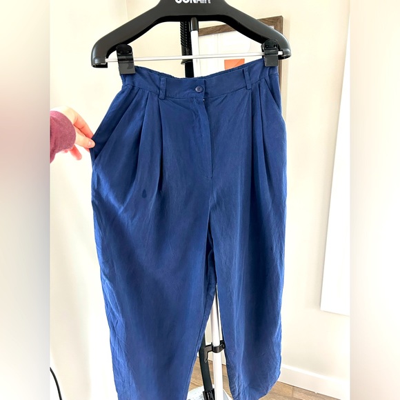 Woman tucked tapered silk pants - Picture 2 of 2